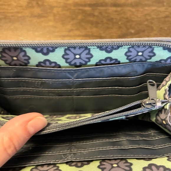 Vera Bradley Zipper Close Wallet in Nomadic Floral - Picture 4 of 6